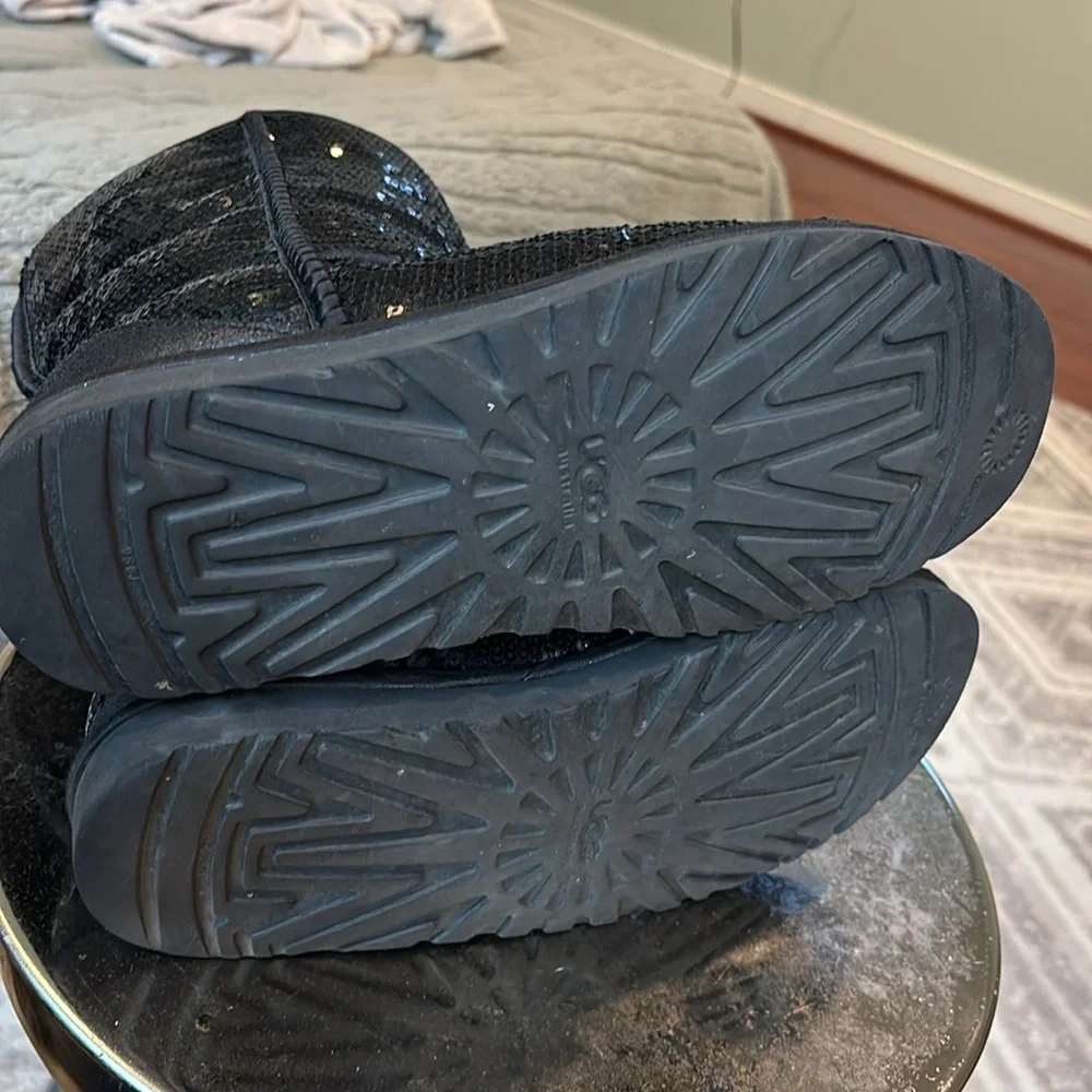 $240 UGG Australia Classic Short SPARKLES Black Sequin Boots Size 9 3161 - Picture 10 of 10